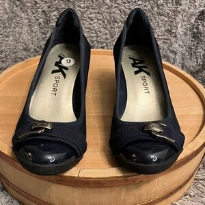 AK Sport Anne Klein Women's Timeout Wedge Heel Pump SZ 6M